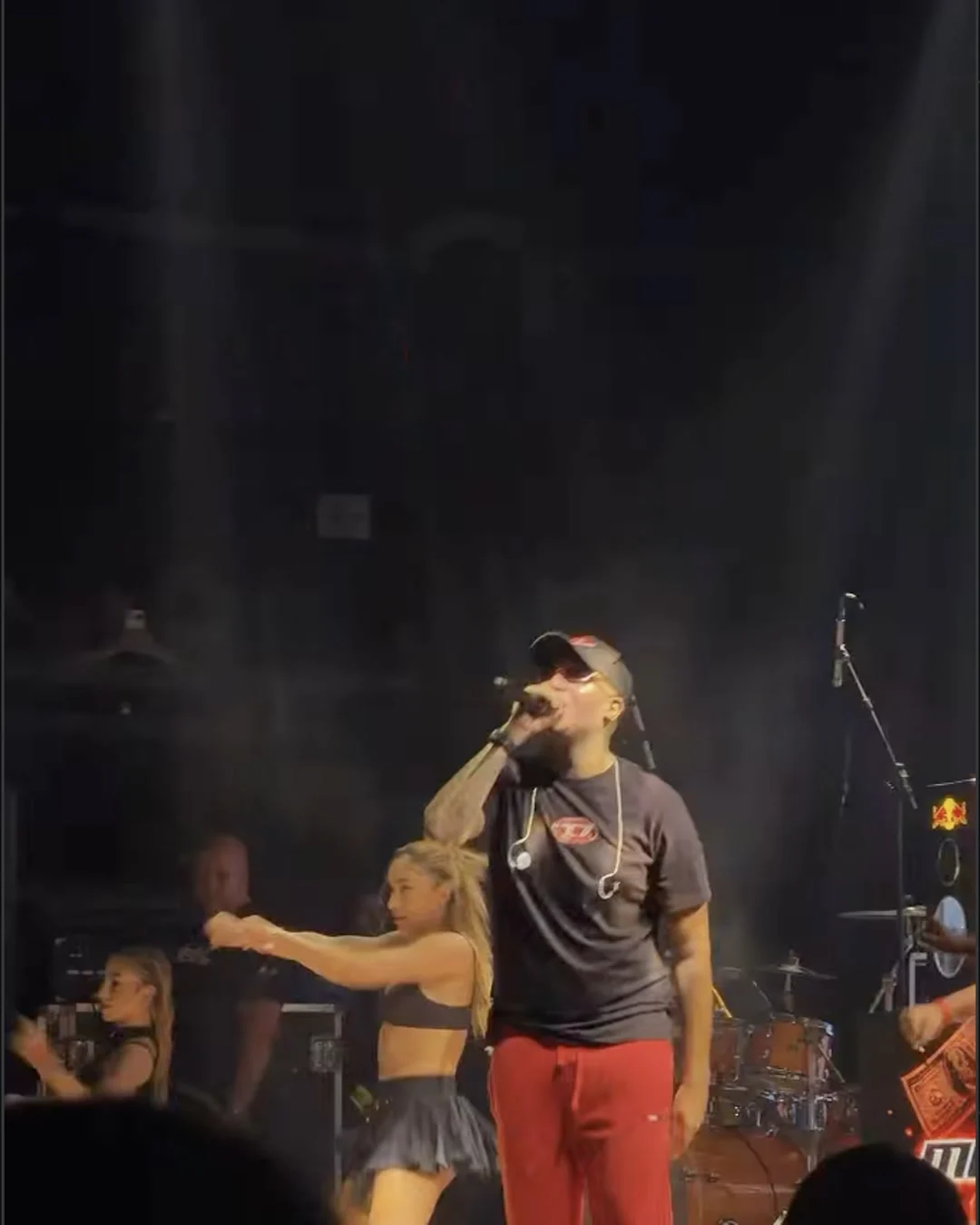 Artista no palco da festa Lúcio